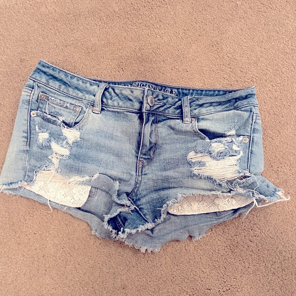 Lt wash American eagle shorts w/lace pocket sz 10